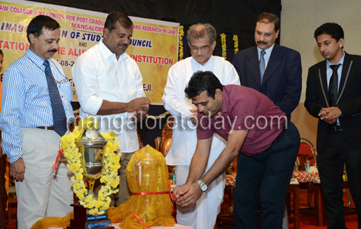 SDM College falicitatting Alumni